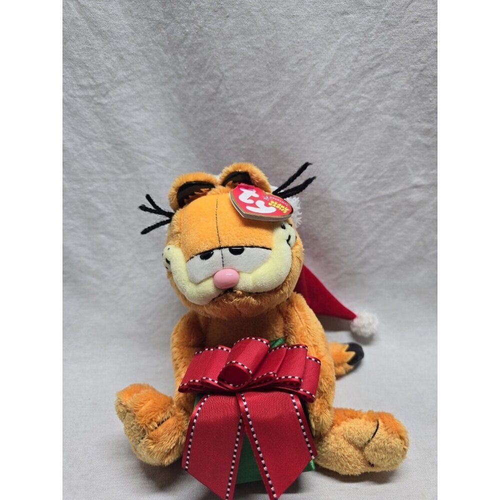 Ty Beanie Babies~2005~Happy Holidays~Garfield Holding Christmas Present Gift ~9"